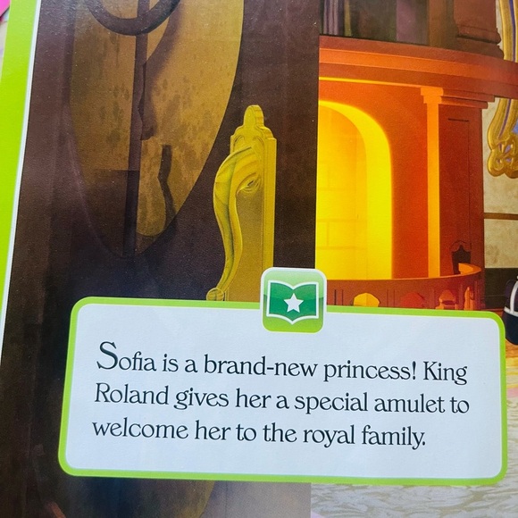 Disney Junior Sofia The First "Sofia's Amulet" Story Reader Children’s Book - Picture 3 of 4